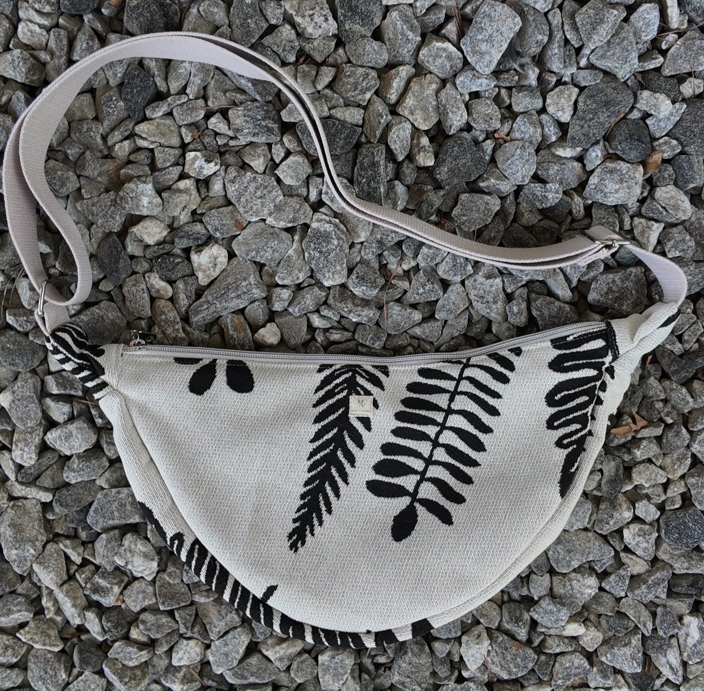 Banana Bag Black Leaves