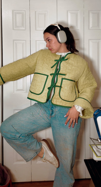 Wavy jacket with bow closures