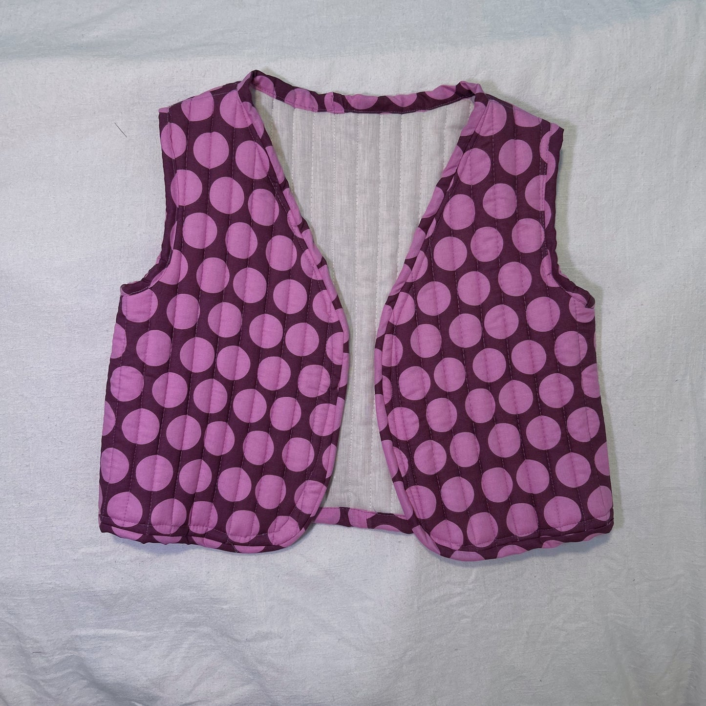 Reversible sleeveless vest (pink polka-dot)