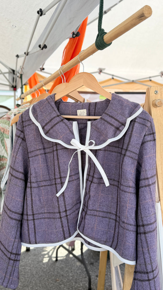 Jacket with Scalloped collar